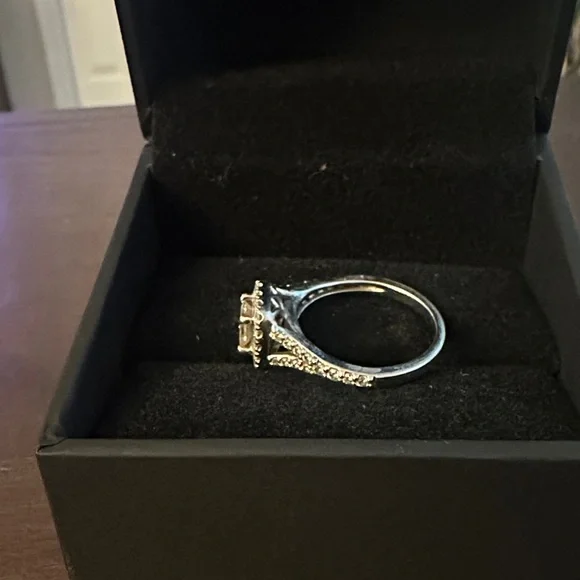 Elegant Silver Women’s Diamond Rings - Picture 4 of 11